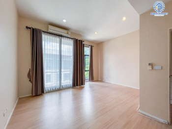 *****ทาวน์โฮมมือสองย่านนนทบุรี ม.บ้านกลางเมือง รัตนาธิเบศร์ เนื้อที่ 18.1 ตร.ว. ฟังก์ชันจัดเต็ม 3 ห้องนอน 3 ห้องน้ำ 2 ที่จอดรถ บ้านสภาพดี ไม่เคยเข้าอยู่ บนทำเลแห่งการเดินทาง เพียง 5 นาทีก็ถึงรถไฟฟ้าสายสีม่วง "สถานีบางกระสอ" ใกล้เซ็นทรัล รัตนาธิเบศร์ และทางด่วน "ศรีรัช"